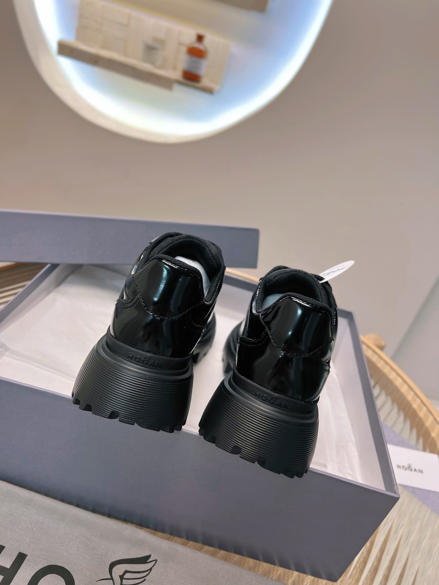 New Hogan Hogan 22 Shoes with Thick Bottom and H Strips Released - 图片 8