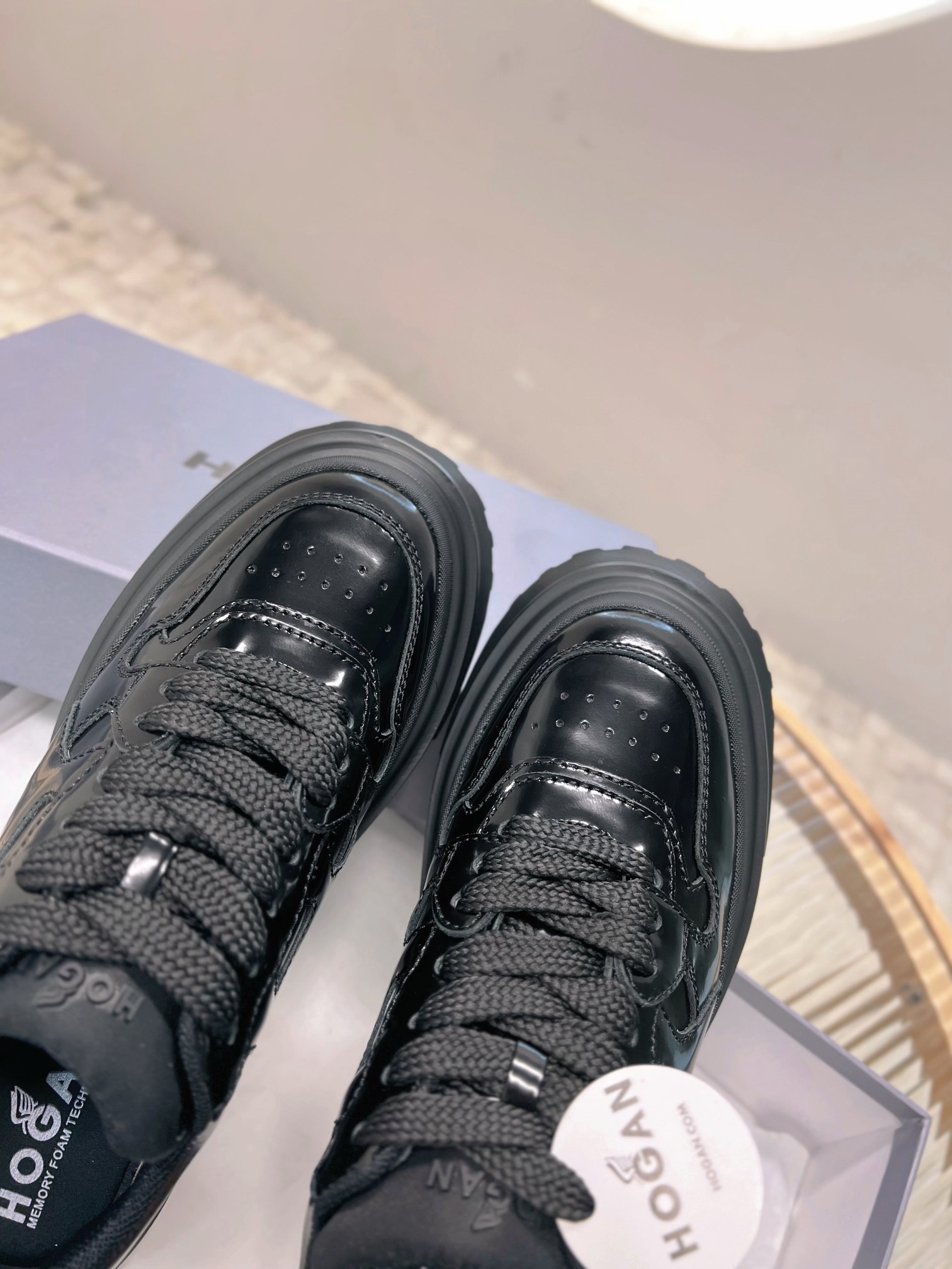 New Hogan Hogan 22 Shoes with Thick Bottom and H Strips Released - 图片 6