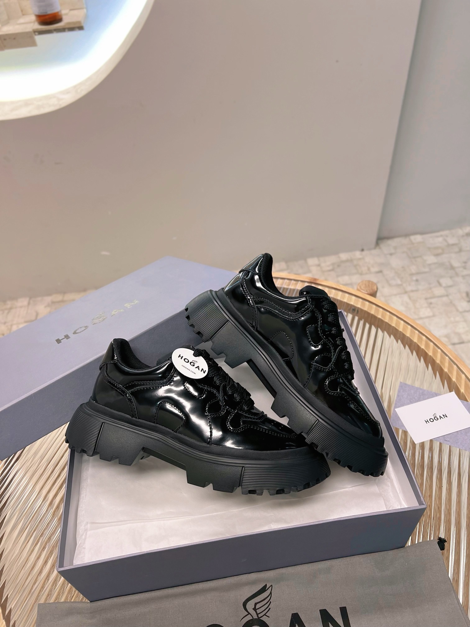 New Hogan Hogan 22 Shoes with Thick Bottom and H Strips Released - 图片 4