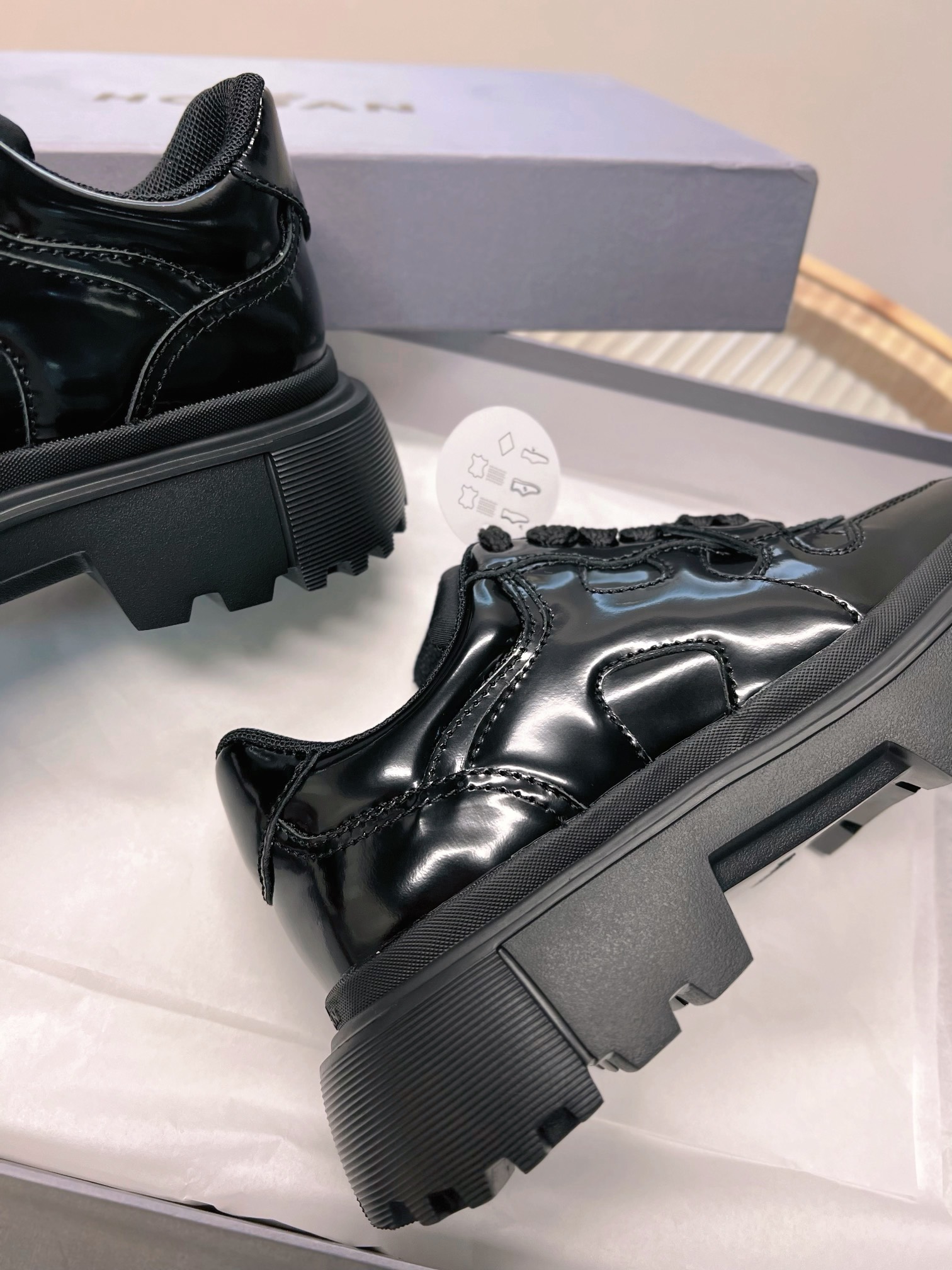 New Hogan Hogan 22 Shoes with Thick Bottom and H Strips Released - 图片 7