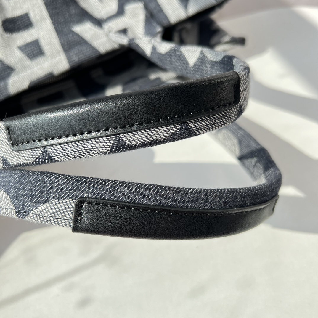 Marc Jacobs Marc Jacobs 2022托秋冬新品，大号尺寸：41*34*15
