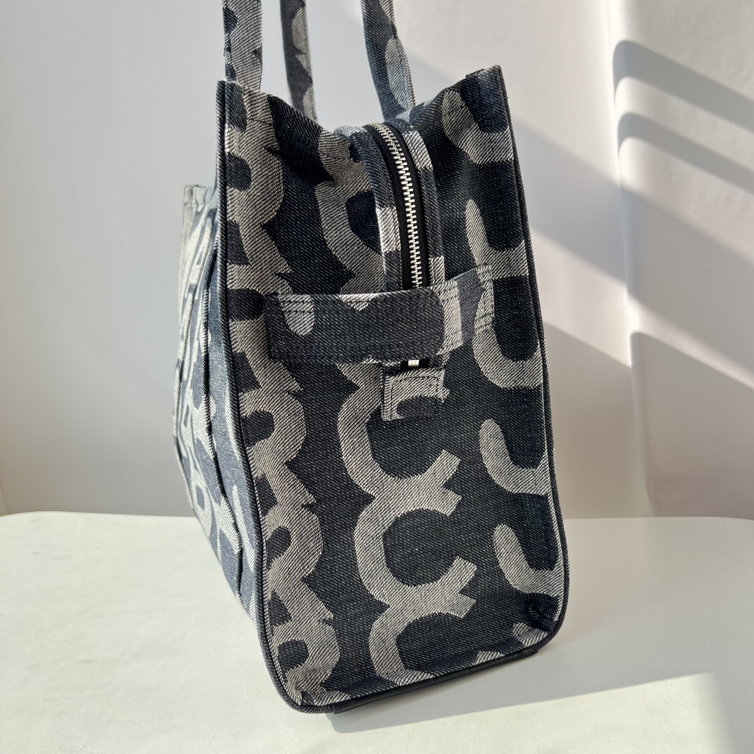 Marc Jacobs Marc Jacobs 2022托秋冬新品，大号尺寸：41*34*15
