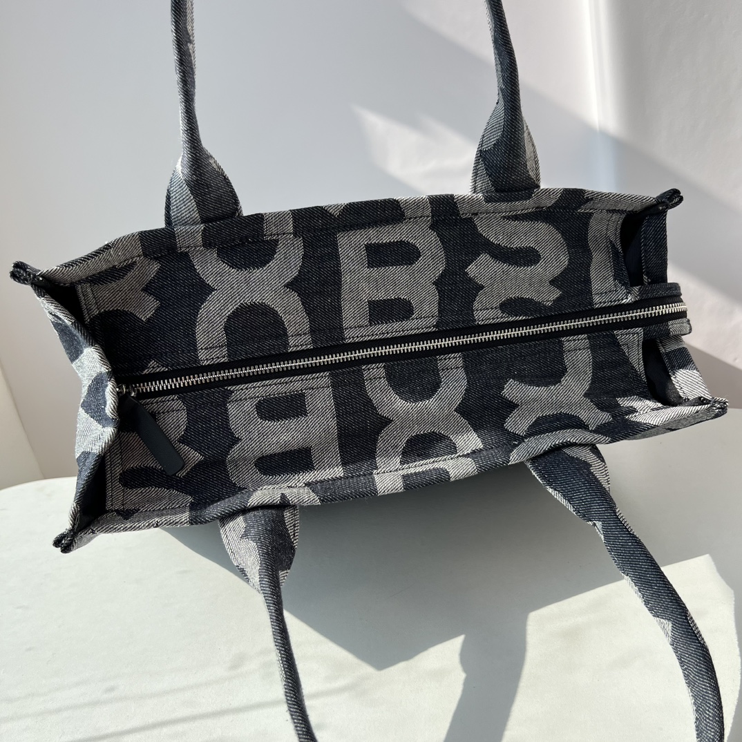 Marc Jacobs Marc Jacobs 2022托秋冬新品，大号尺寸：41*34*15