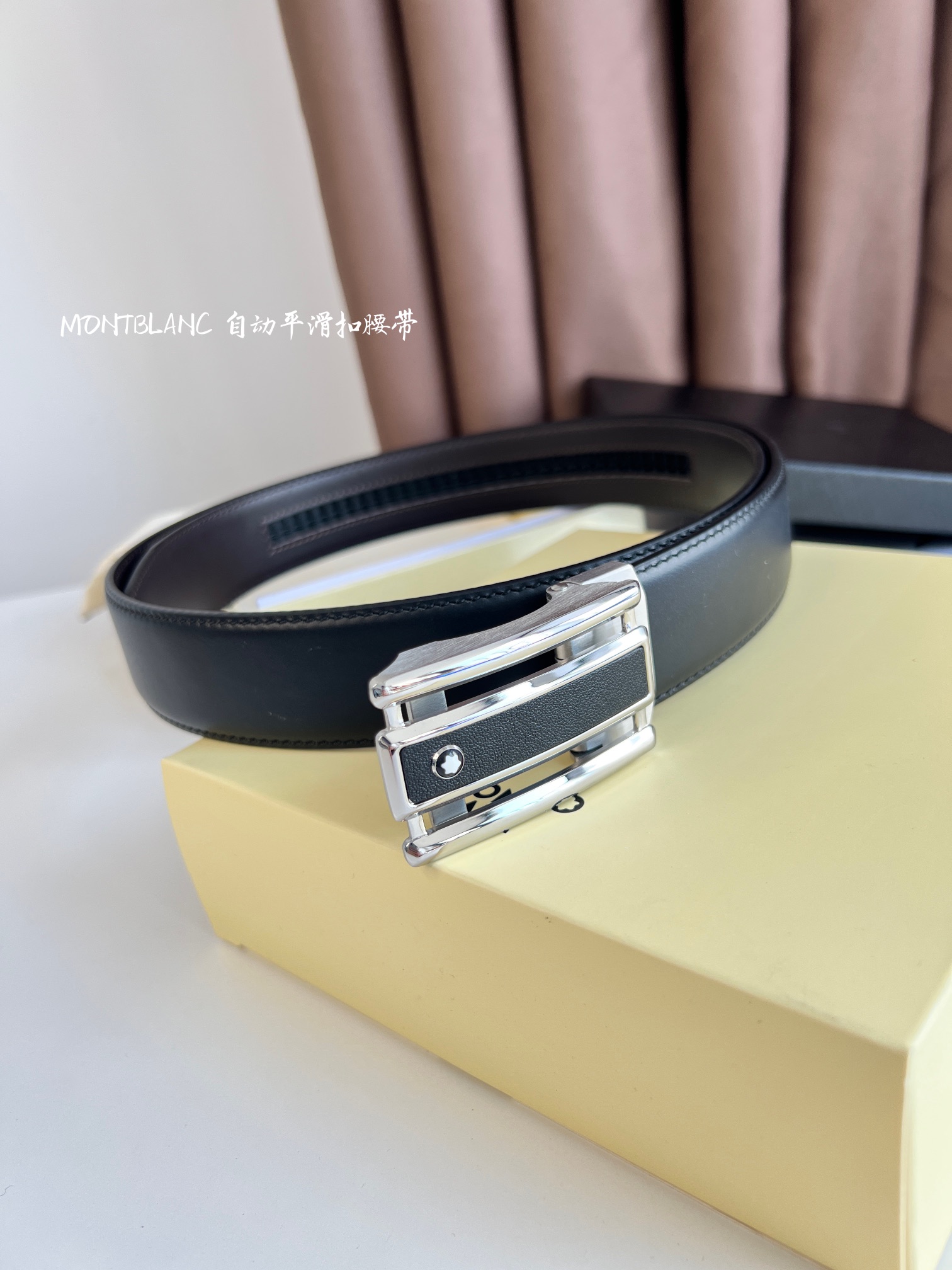 Montblanc 万宝龙 自动扣系列 双面头层牛皮搭配钢扣五金 皮带易穿戴 抽拉式既可调到自己合适的尺寸