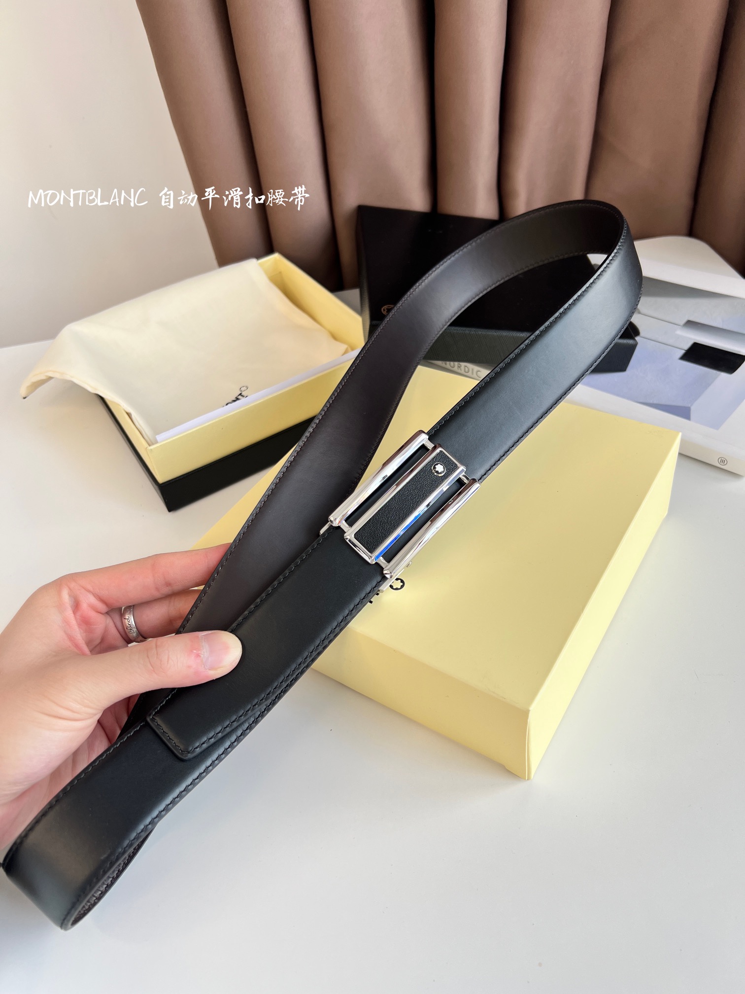 Montblanc 万宝龙 自动扣系列 双面头层牛皮搭配钢扣五金 皮带易穿戴 抽拉式既可调到自己合适的尺寸