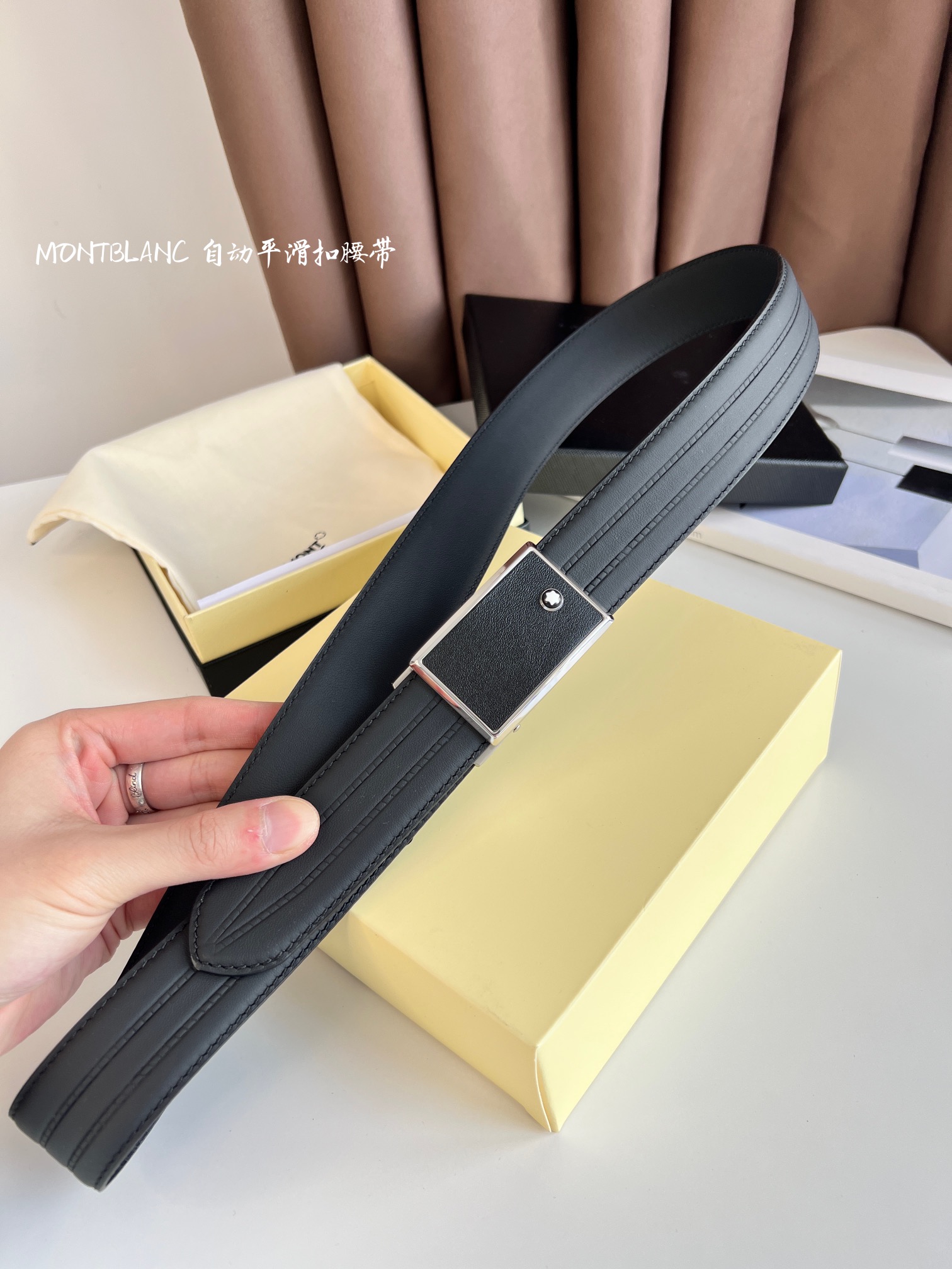 Montblanc 万宝龙 自动扣系列 双面头层牛皮搭配钢扣五金 皮带易穿戴 抽拉式既可调到自己合适的尺寸