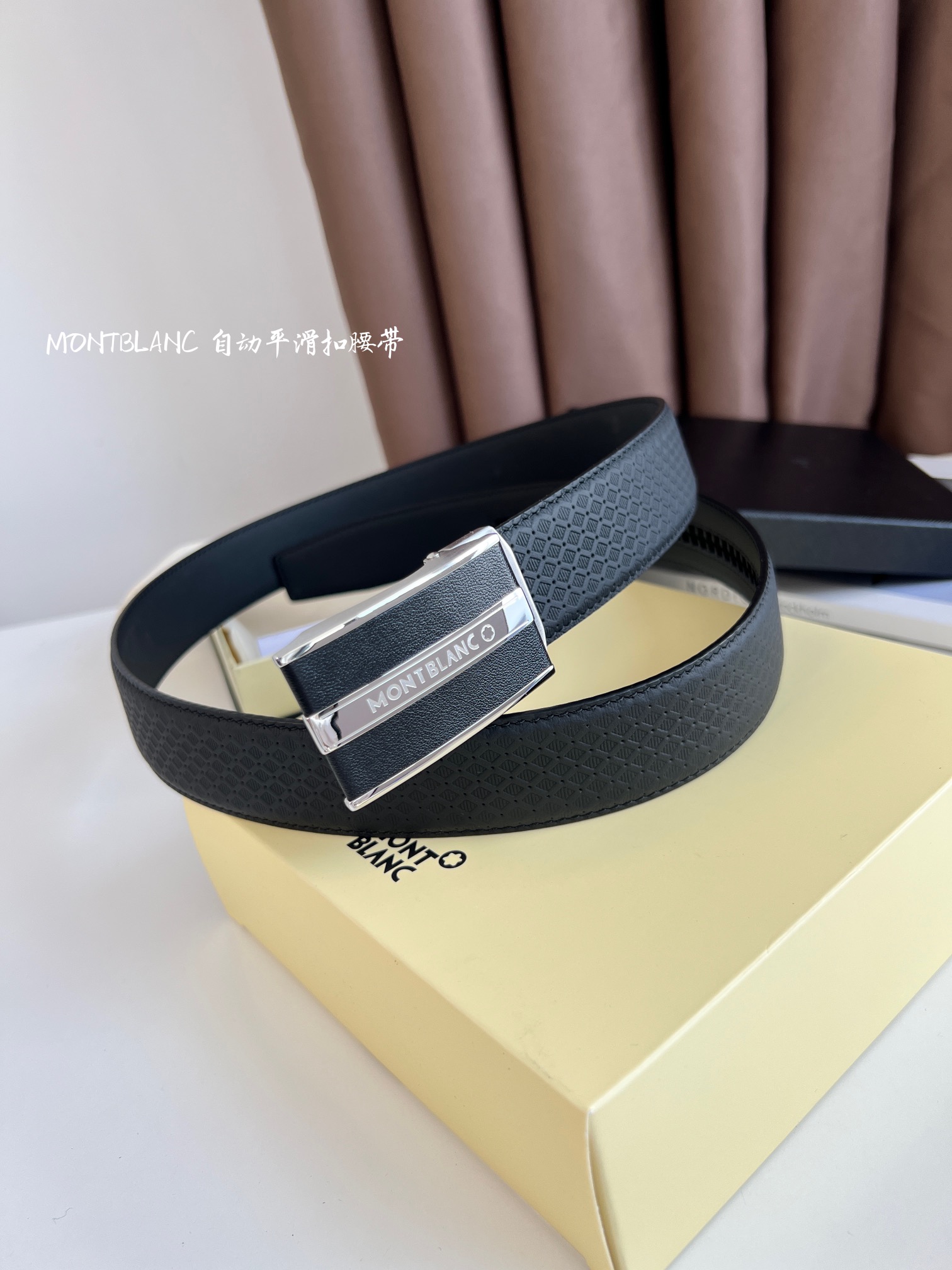 Montblanc 万宝龙 自动扣系列 双面头层牛皮搭配钢扣五金 皮带易穿戴 抽拉式既可调到自己合适的尺寸