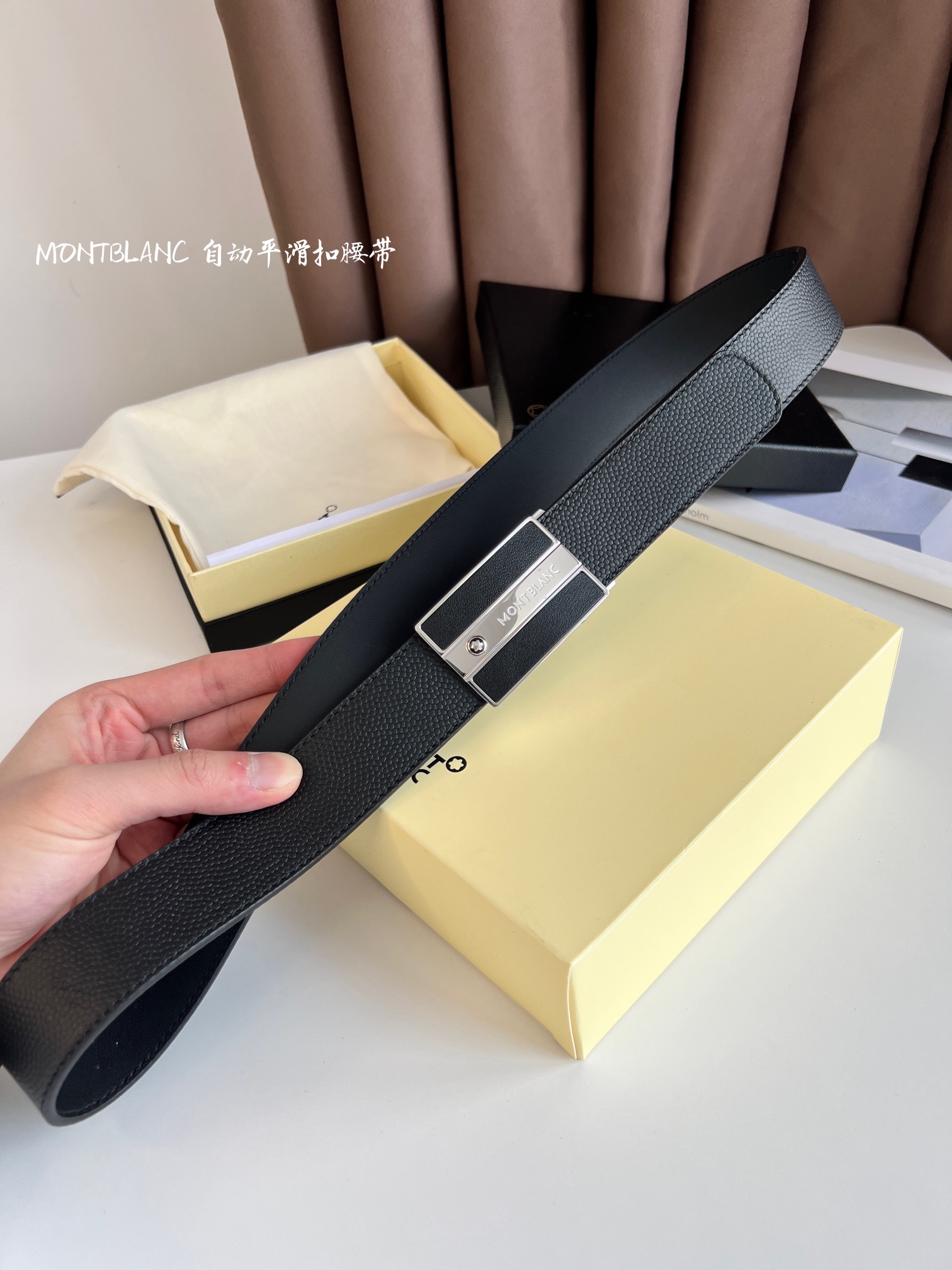 Montblanc 万宝龙 自动扣系列 双面头层牛皮搭配钢扣五金 皮带易穿戴 抽拉式既可调到自己合适的尺寸