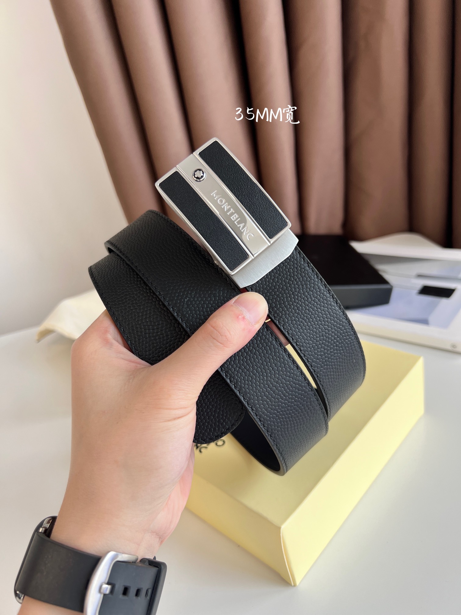 Montblanc 万宝龙 自动扣系列 双面头层牛皮搭配钢扣五金 皮带易穿戴 抽拉式既可调到自己合适的尺寸