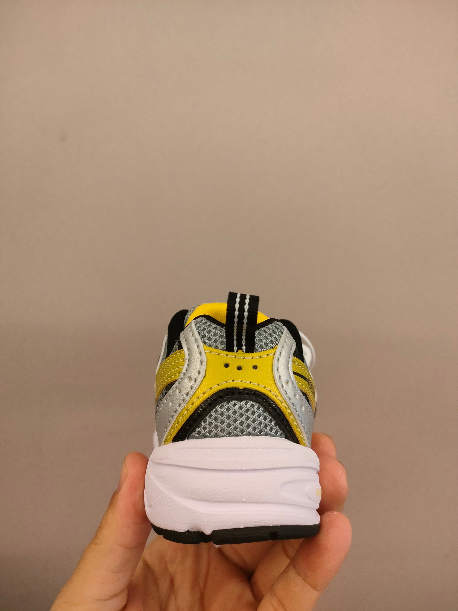 图片[5]-ＮＢ530亲子款儿童 魔术贴术贴+防臭海波丽鞋店 尺码26-37 带来经典系列 经典的530系列！该系列传承了品牌的诸多优点，大胆创新！堪称经典系列里的经典，也是最为热门的系列！时隔一年，再次带来的童鞋，必属重磅～-选品中心