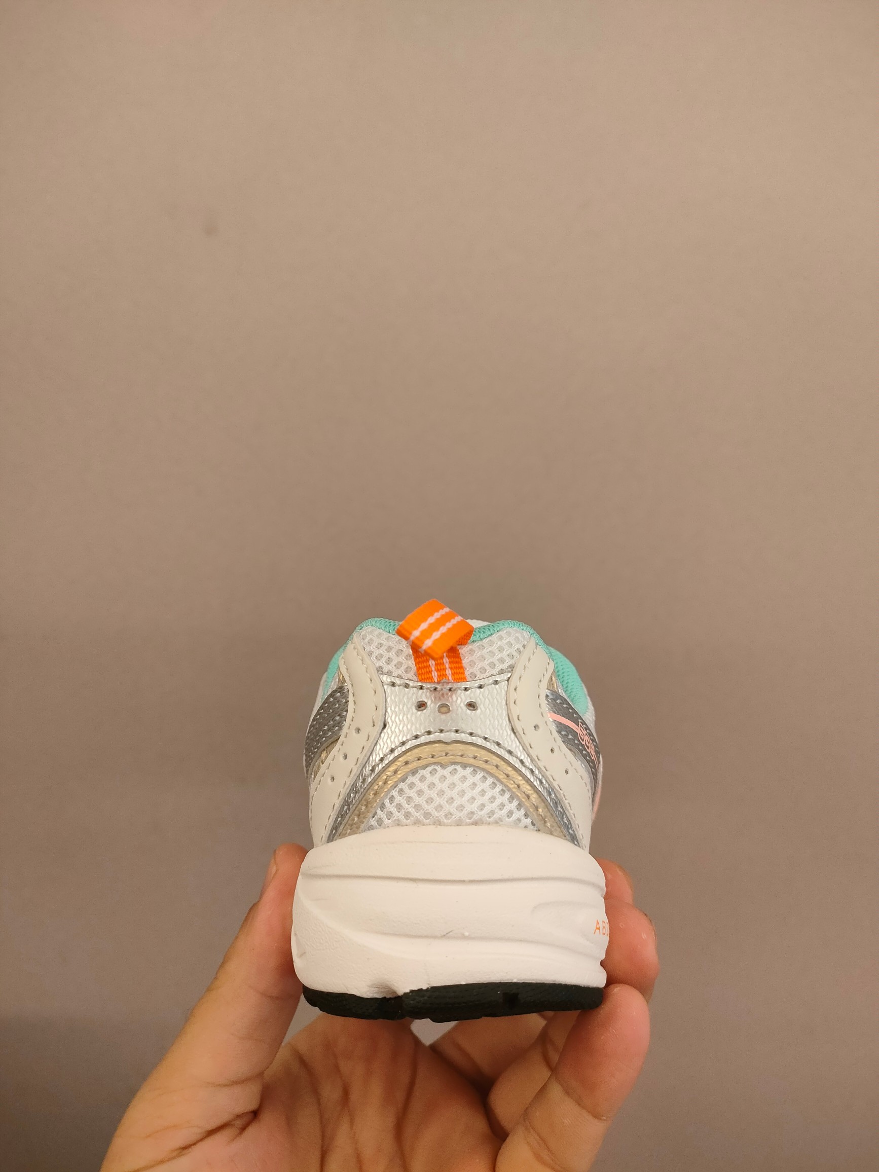 图片[5]-ＮＢ530亲子款软材质+魔术贴+防臭海波丽鞋店 尺码26-37 带来经典系列 经典的530系列！该系列传承了品牌的诸多优点，大胆创新！堪称经典系列里的经典，也是最为热门的系列！时隔一年，再次带来的童鞋，必属重磅～-选品中心