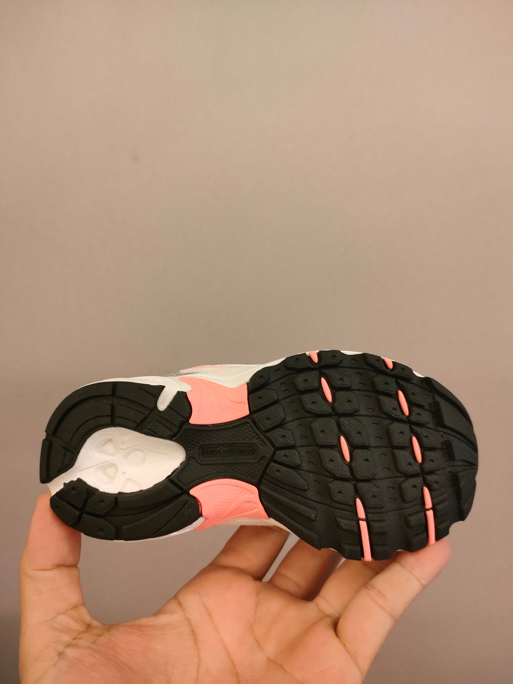 图片[6]-ＮＢ530亲子款软材质+魔术贴+防臭海波丽鞋店 尺码26-37 带来经典系列 经典的530系列！该系列传承了品牌的诸多优点，大胆创新！堪称经典系列里的经典，也是最为热门的系列！时隔一年，再次带来的童鞋，必属重磅～-选品中心