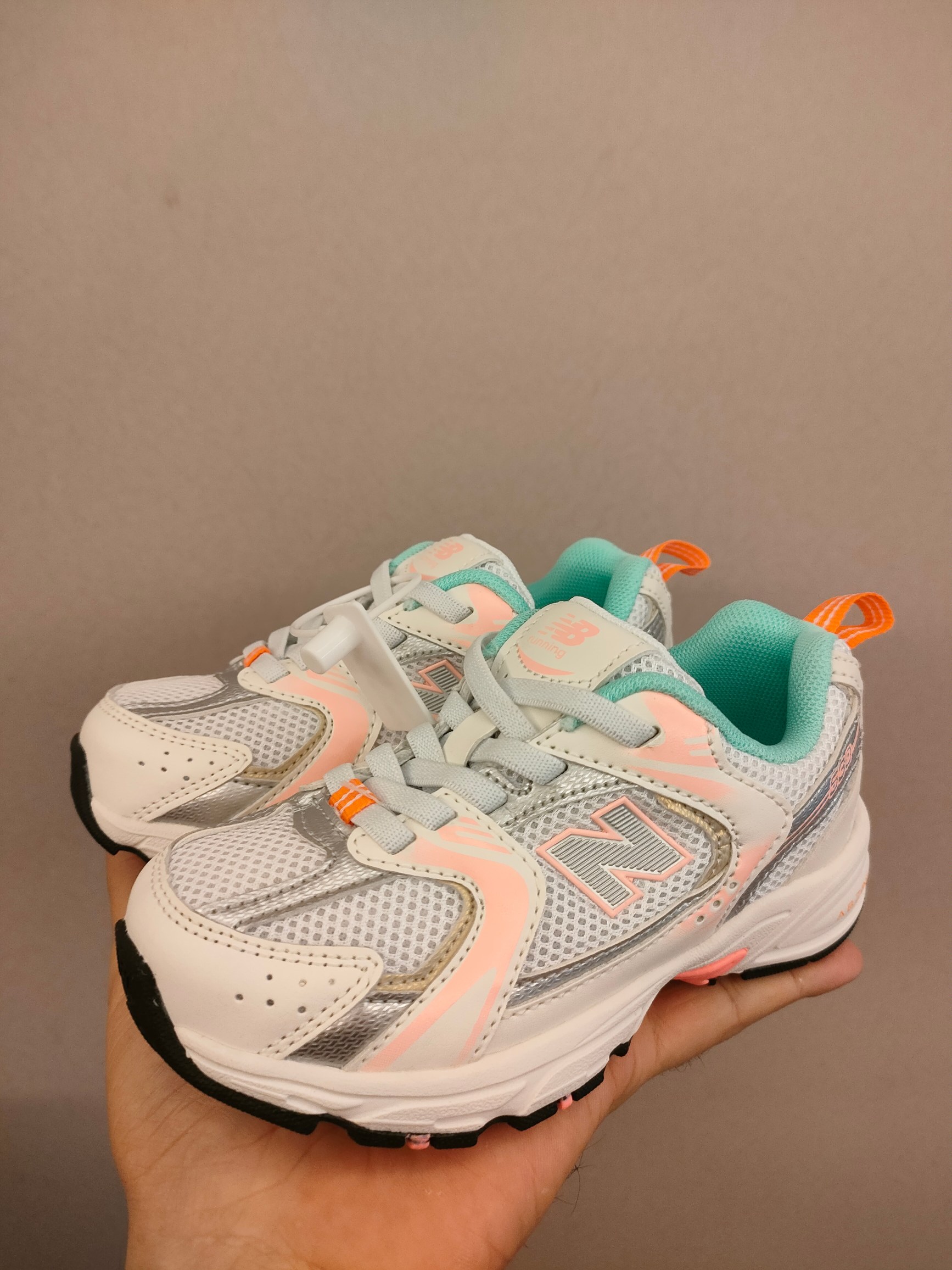 图片[7]-ＮＢ530亲子款软材质+魔术贴+防臭海波丽鞋店 尺码26-37 带来经典系列 经典的530系列！该系列传承了品牌的诸多优点，大胆创新！堪称经典系列里的经典，也是最为热门的系列！时隔一年，再次带来的童鞋，必属重磅～-选品中心