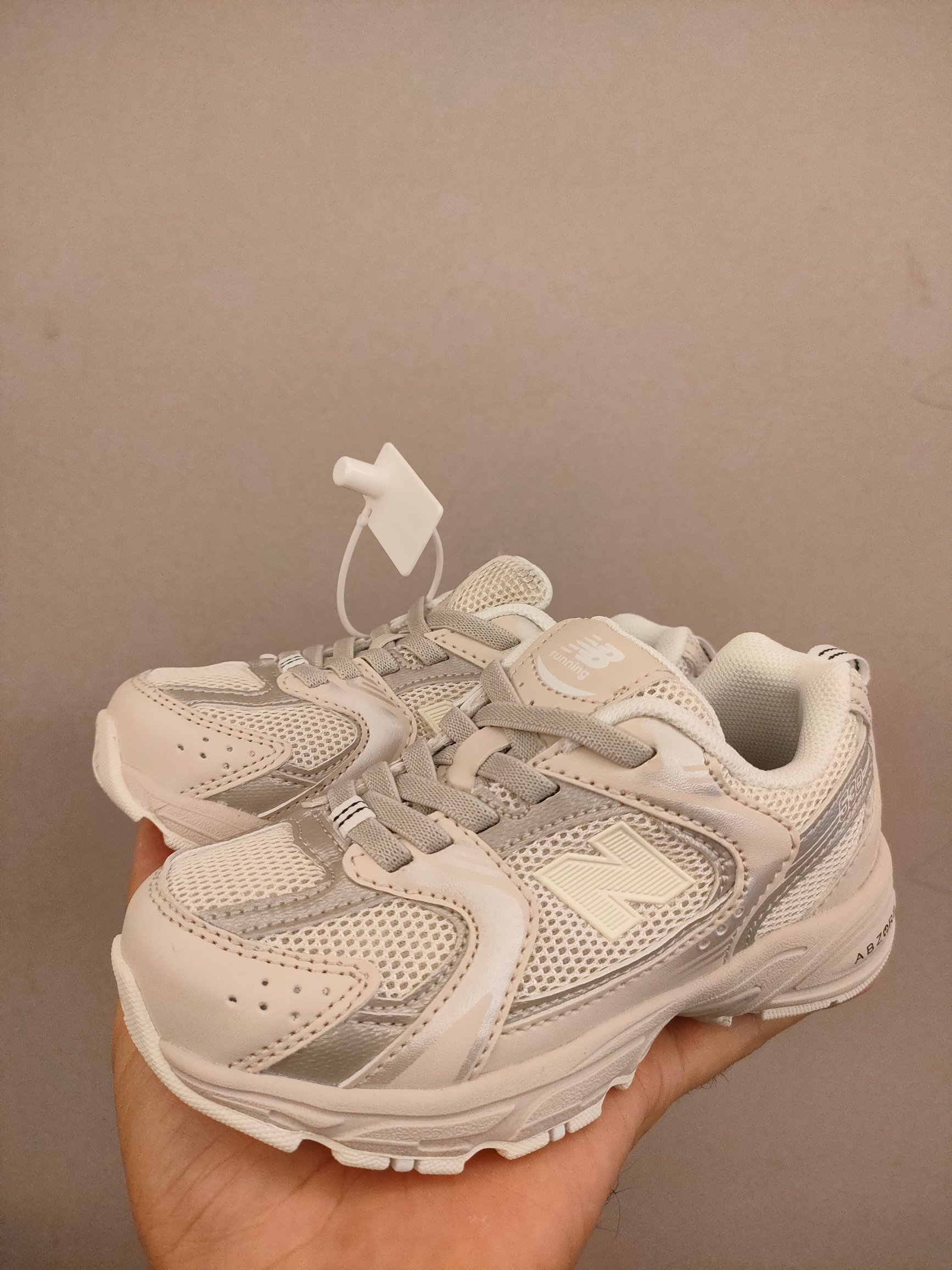 图片[7]-ＮＢ530亲子款儿童 魔术贴术贴+防臭海波丽鞋店 尺码26-37 带来经典系列 经典的530系列！该系列传承了品牌的诸多优点，大胆创新！堪称经典系列里的经典，也是最为热门的系列！时隔一年，再次带来的童鞋，必属重磅～-选品中心