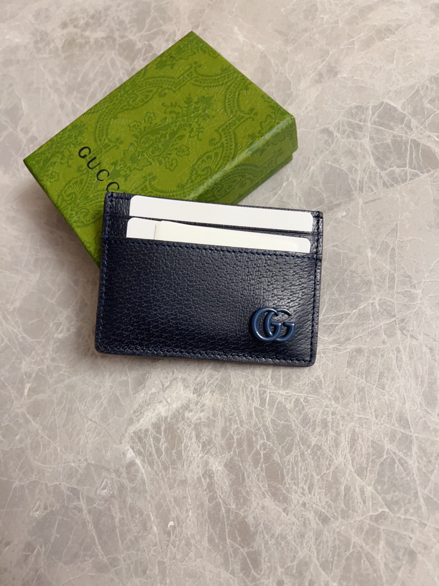NO:672559,The latest version of the GG marmont card holder model 657588 in the counter, the color is black, the black double G logo is imported and the original pig grain leather is perfect to the extreme, exclusive real shot, size 11x7cm, Gucci wallet, gucci, wallets19860909专柜最新版GG marmont 卡包型号657588 ,颜色克色 ,黑双G标志进口原版猪纹皮完美到极致 ,独家实物实拍 尺寸11x7cm,Gucci钱包,gucci,wallets,欧美剧
