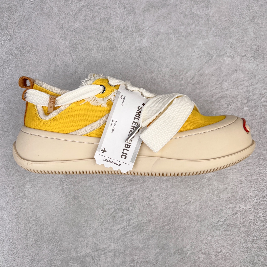 #开春福利 SMILEREPUBLIC檀健次同款经典新款起司猫低帮开口笑厚底帆布鞋 新晋街头鞋履品牌SMILEREPUBLIC Canvas 系列 以 SMILE 为灵感来源 捕捉潮流 主打柔软的帆布设计 有裁切的羊毛流苏与独特编织技艺 超软水染牛皮内里 注塑成型鞋垫 4cm厘米外增高效果橡胶鞋底 尺码:35 36 37 38 39 40 41 42 43 44-选品中心