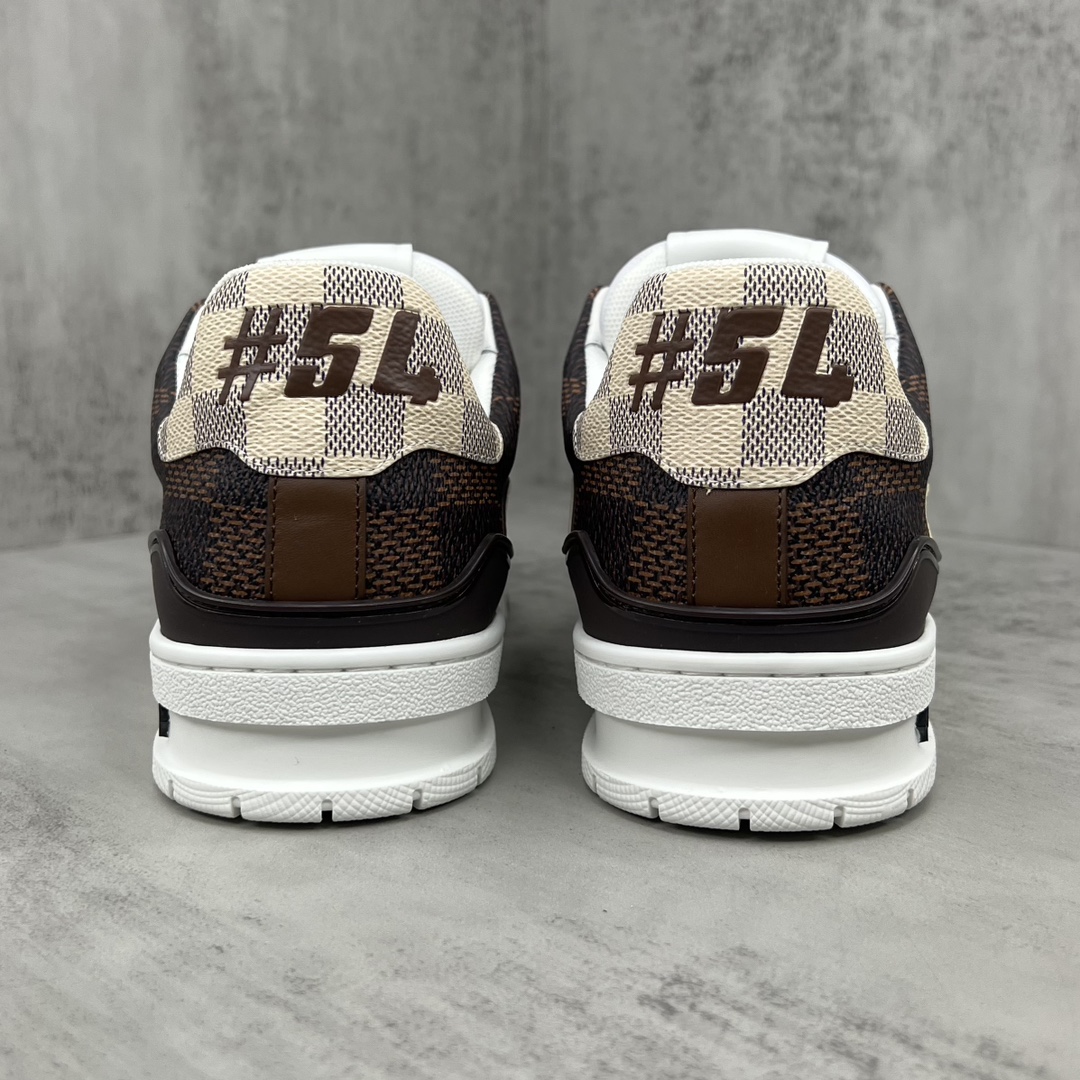 Louis Vuitton 新款上架 2062 Louis*Vuitto* LV Trainer 最新走秀款 大底和面料私模 绝对下血本费心思的一款鞋子 自Vifgil到来之后而设计的这一系列 每一季度都深受众多粉丝的青睐 TPU 大底 包装