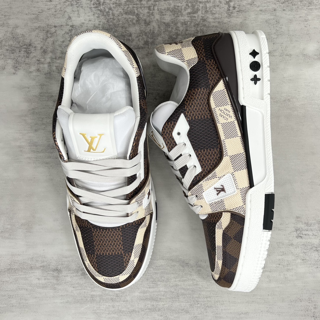 Louis Vuitton 新款上架 2062 Louis*Vuitto* LV Trainer 最新走秀款 大底和面料私模 绝对下血本费心思的一款鞋子 自Vifgil到来之后而设计的这一系列 每一季度都深受众多粉丝的青睐 TPU 大底 包装
