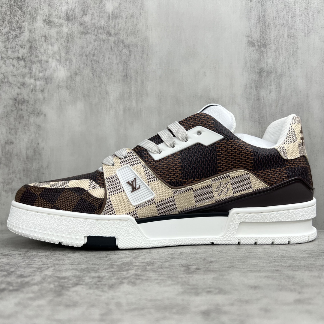 Louis Vuitton 新款上架 2062 Louis*Vuitto* LV Trainer 最新走秀款 大底和面料私模 绝对下血本费心思的一款鞋子 自Vifgil到来之后而设计的这一系列 每一季度都深受众多粉丝的青睐 TPU 大底 包装