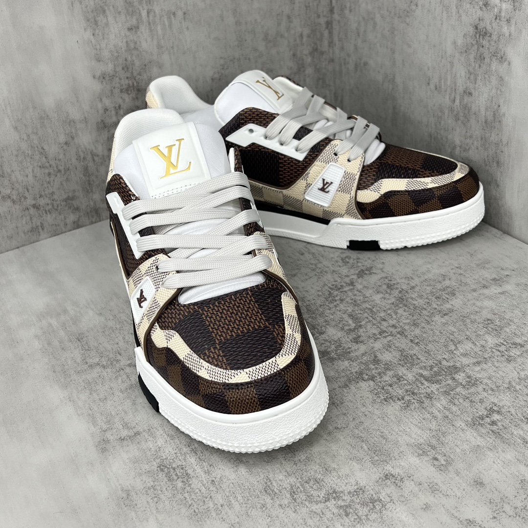 Louis Vuitton 新款上架 2062 Louis*Vuitto* LV Trainer 最新走秀款 大底和面料私模 绝对下血本费心思的一款鞋子 自Vifgil到来之后而设计的这一系列 每一季度都深受众多粉丝的青睐 TPU 大底 包装
