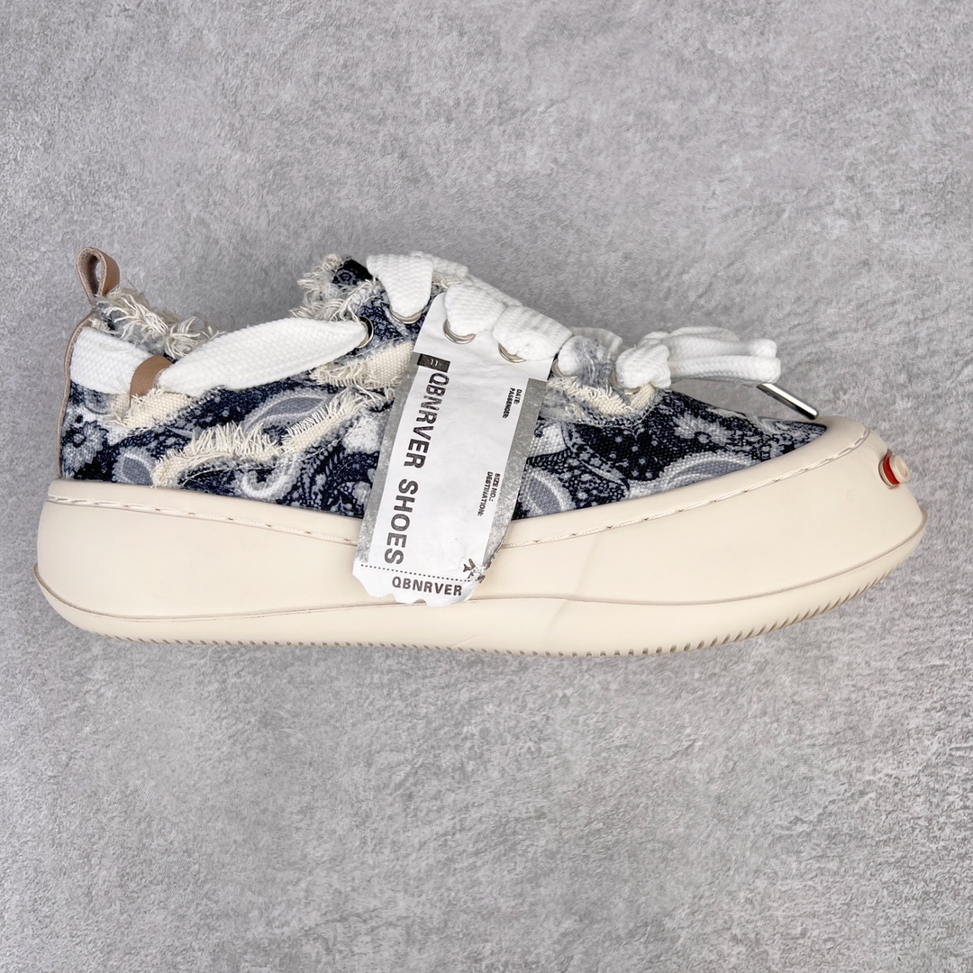 #开春福利 SMILEREPUBLIC檀健次同款经典新款起司猫低帮开口笑厚底帆布鞋 新晋街头鞋履品牌SMILEREPUBLIC Canvas 系列 以 SMILE 为灵感来源 捕捉潮流 主打柔软的帆布设计 有裁切的羊毛流苏与独特编织技艺 超软水染牛皮内里 注塑成型鞋垫 4cm厘米外增高效果橡胶鞋底 尺码:35 36 37 38 39 40 41 42 43 44-选品中心