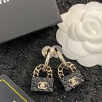 Code E2099 0257825🛍Boucles d'oreilles les plus vendues de Chanel🔥hot new🆕🆕🆕😎chaîne en cuir serrure rétro🔒boucles d'oreilles et boucles d'oreilles🤑🔒forme unique, la partie pendentif serrure est un motif losange🤔style super rétro ! 1 Code E2099 0257825🛍Boucles d’oreilles les plus vendues de Chanel🔥hot new🆕🆕🆕😎chaîne en cuir serrure rétro🔒boucles d’oreilles et boucles d’oreilles🤑🔒forme unique, la partie pendentif serrure est un motif losange🤔style super rétro !