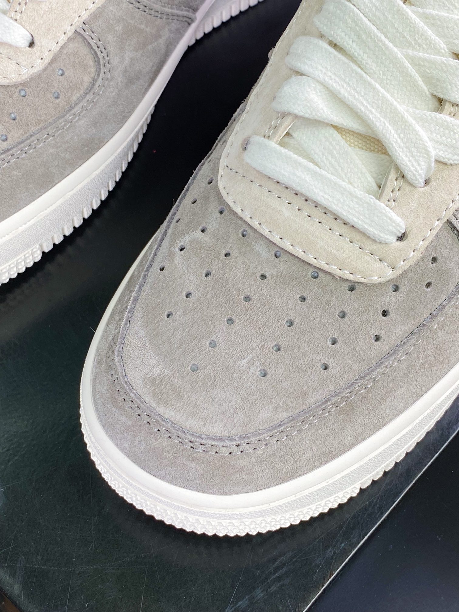 240  Air Force 1′07 Low”Grey/Beige”空军一号经典低帮GE8969-228