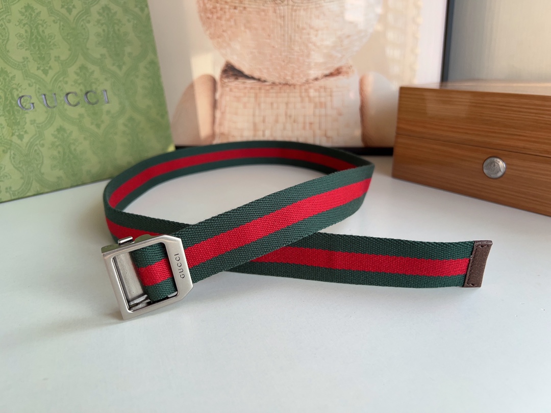 Gucci22FW长方形搭扣红绿织带