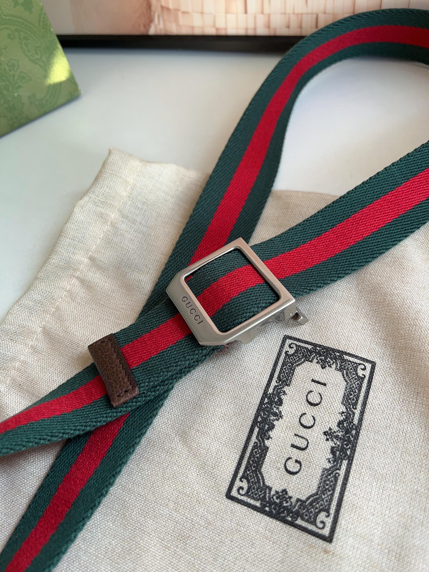 Gucci22FW长方形搭扣红绿织带