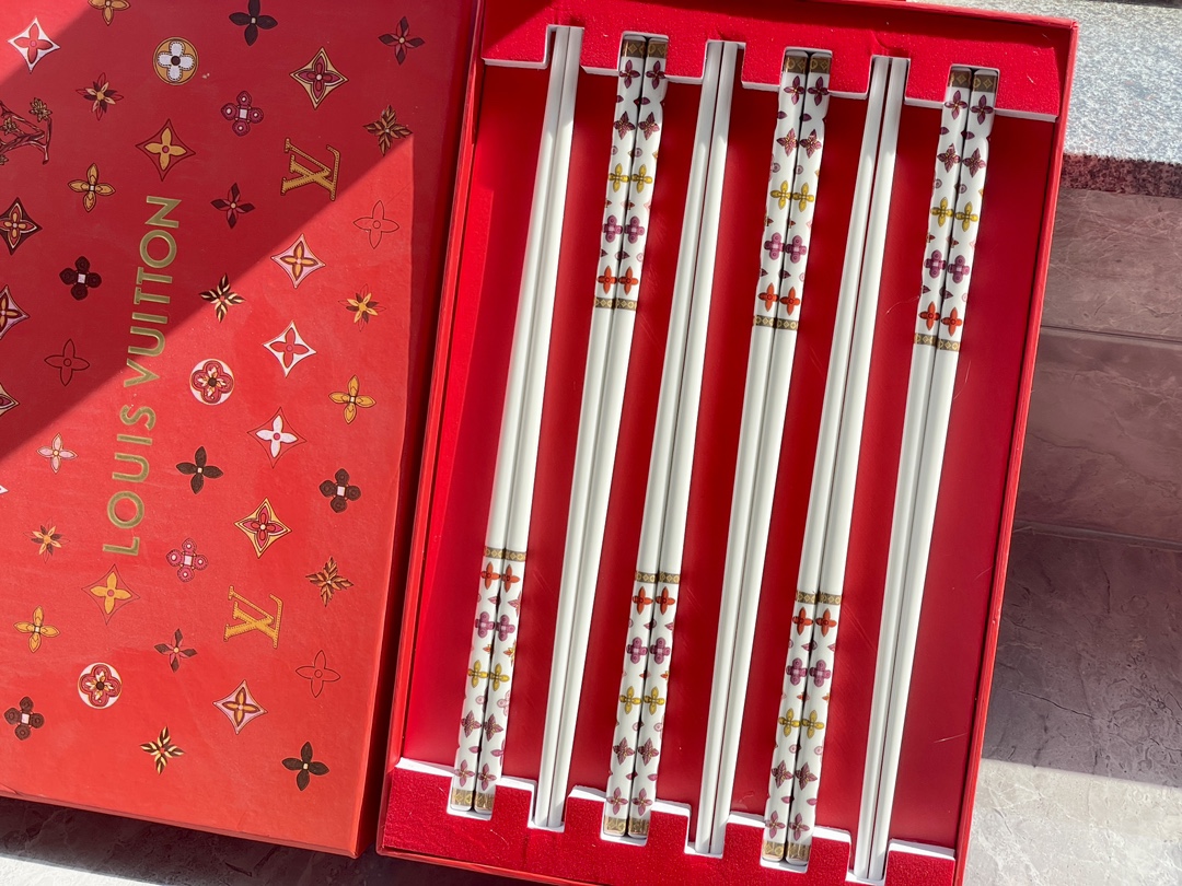 芮妮·乔薇拉 路易威登 高定典藏名品高定成衣时装外套连衣裙衬衫T恤 #8CE01FEF 4