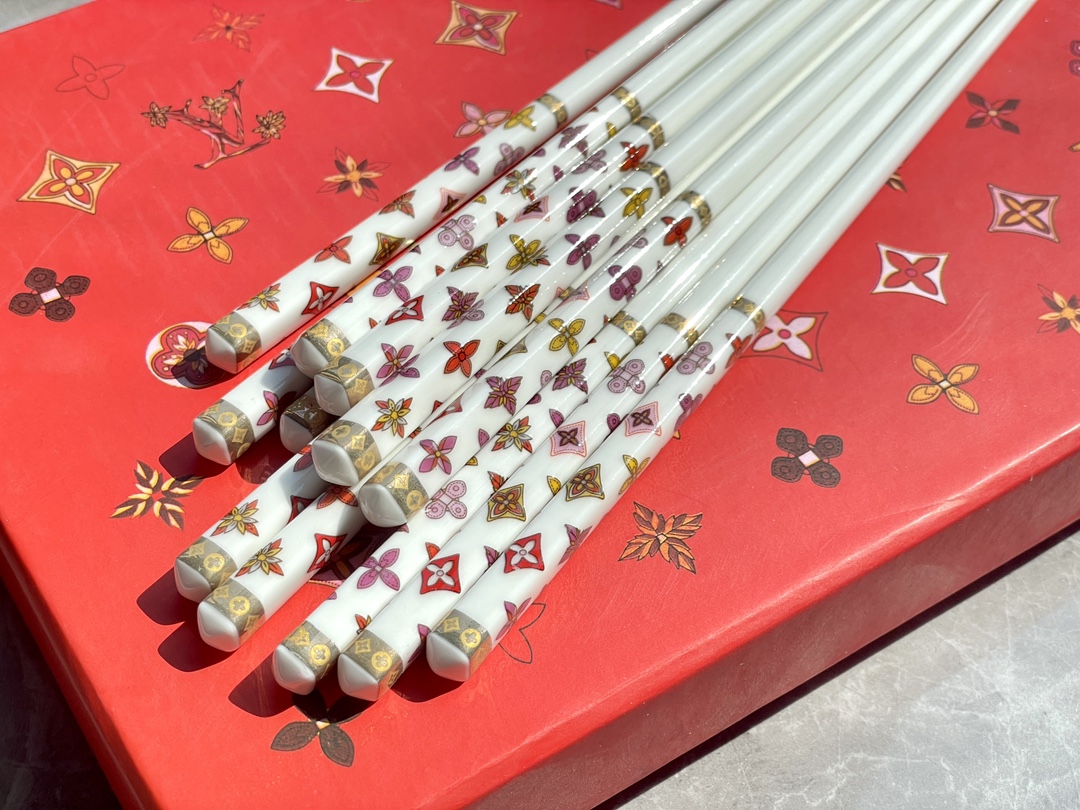 芮妮·乔薇拉 路易威登 高定典藏名品高定成衣时装外套连衣裙衬衫T恤 #8CE01FEF 8
