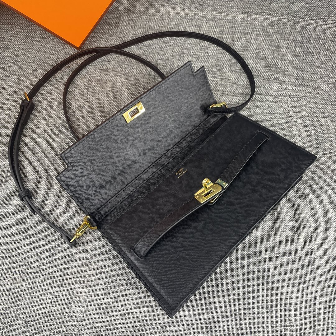 最新款。 爱马仕HERMES kelly 款单肩斜挎包 材质:手掌纹牛皮 尺寸:24*13.5*6cm 型号:362金 最新款。 爱马仕HERMES kelly 款单肩斜挎包 材质:手掌纹牛皮 尺寸:24*13.5*6cm 型号:362金