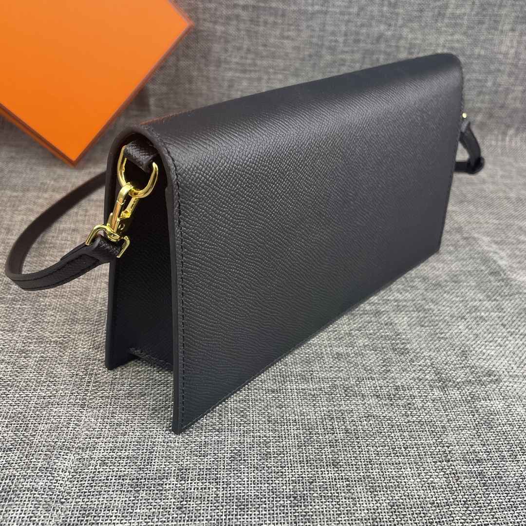 最新款。 爱马仕HERMES kelly 款单肩斜挎包 材质:手掌纹牛皮 尺寸:24*13.5*6cm 型号:362金 最新款。 爱马仕HERMES kelly 款单肩斜挎包 材质:手掌纹牛皮 尺寸:24*13.5*6cm 型号:362金