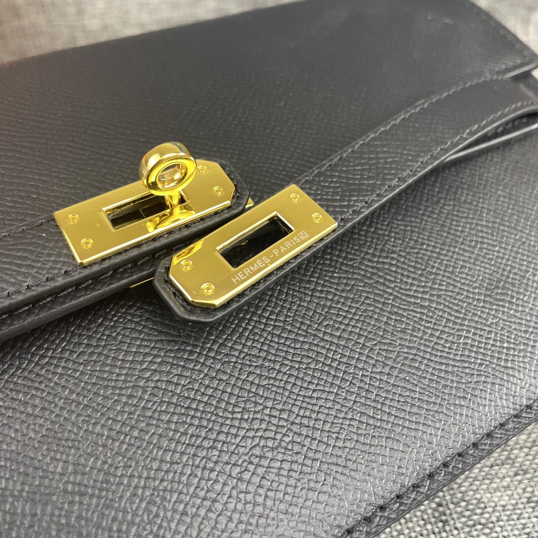 最新款。 爱马仕HERMES kelly 款单肩斜挎包 材质:手掌纹牛皮 尺寸:24*13.5*6cm 型号:362金 最新款。 爱马仕HERMES kelly 款单肩斜挎包 材质:手掌纹牛皮 尺寸:24*13.5*6cm 型号:362金
