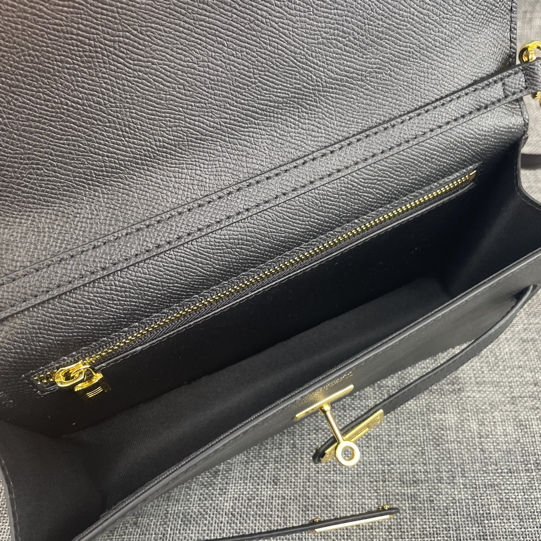 最新款。 爱马仕HERMES kelly 款单肩斜挎包 材质:手掌纹牛皮 尺寸:24*13.5*6cm 型号:362金 最新款。 爱马仕HERMES kelly 款单肩斜挎包 材质:手掌纹牛皮 尺寸:24*13.5*6cm 型号:362金