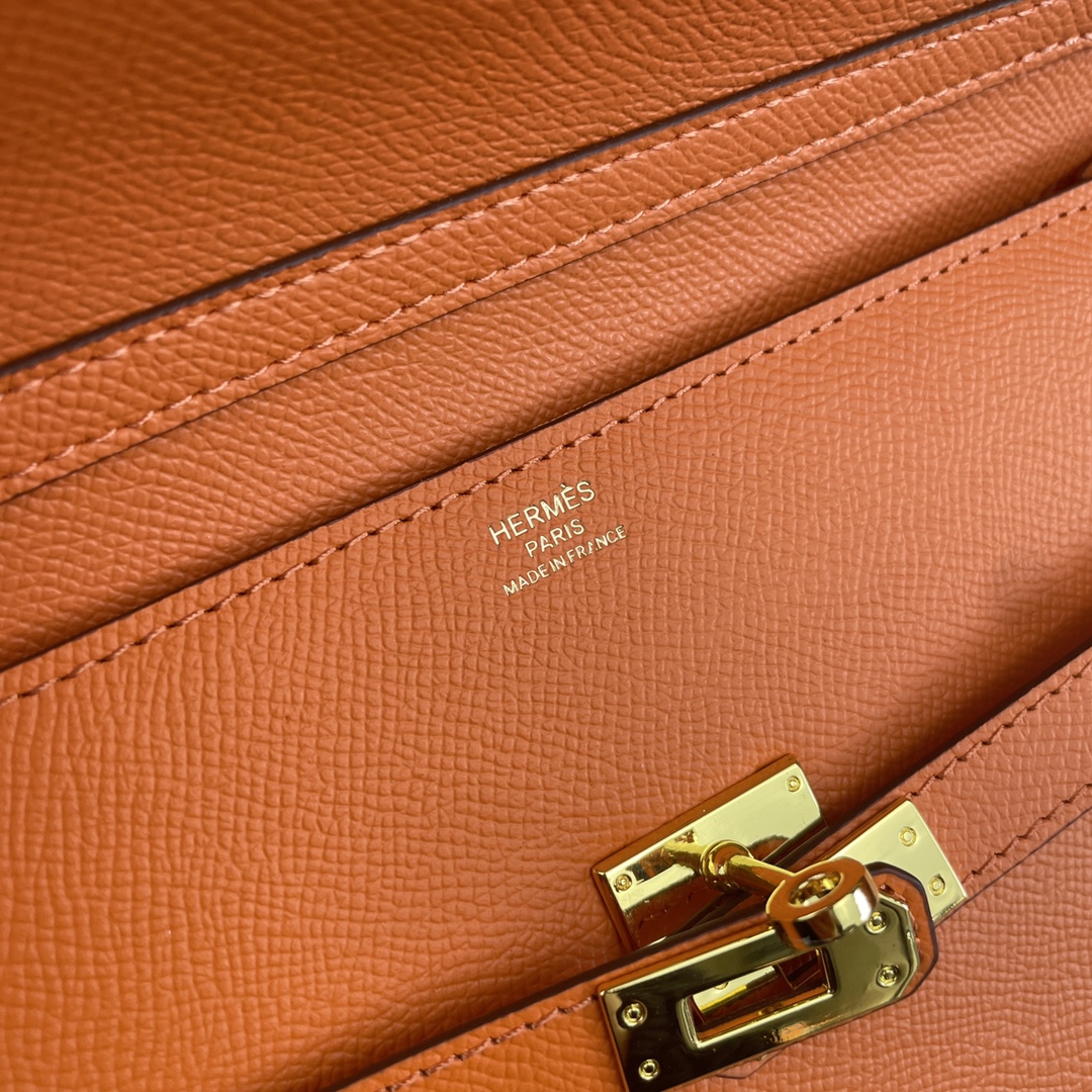 最新款。 爱马仕HERMES kelly 款单肩斜挎包 材质:手掌纹牛皮 尺寸:24*13.5*6cm 型号:362金 最新款。 爱马仕HERMES kelly 款单肩斜挎包 材质:手掌纹牛皮 尺寸:24*13.5*6cm 型号:362金