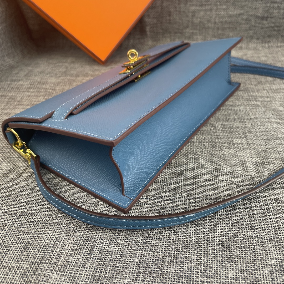 最新款。 爱马仕HERMES kelly 款单肩斜挎包 材质:手掌纹牛皮 尺寸:24*13.5*6cm 型号:362金 最新款。 爱马仕HERMES kelly 款单肩斜挎包 材质:手掌纹牛皮 尺寸:24*13.5*6cm 型号:362金