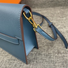 最新款。 爱马仕HERMES kelly 款单肩斜挎包 材质:手掌纹牛皮 尺寸:24*13.5*6cm 型号:362金 最新款。 爱马仕HERMES kelly 款单肩斜挎包 材质:手掌纹牛皮 尺寸:24*13.5*6cm 型号:362金