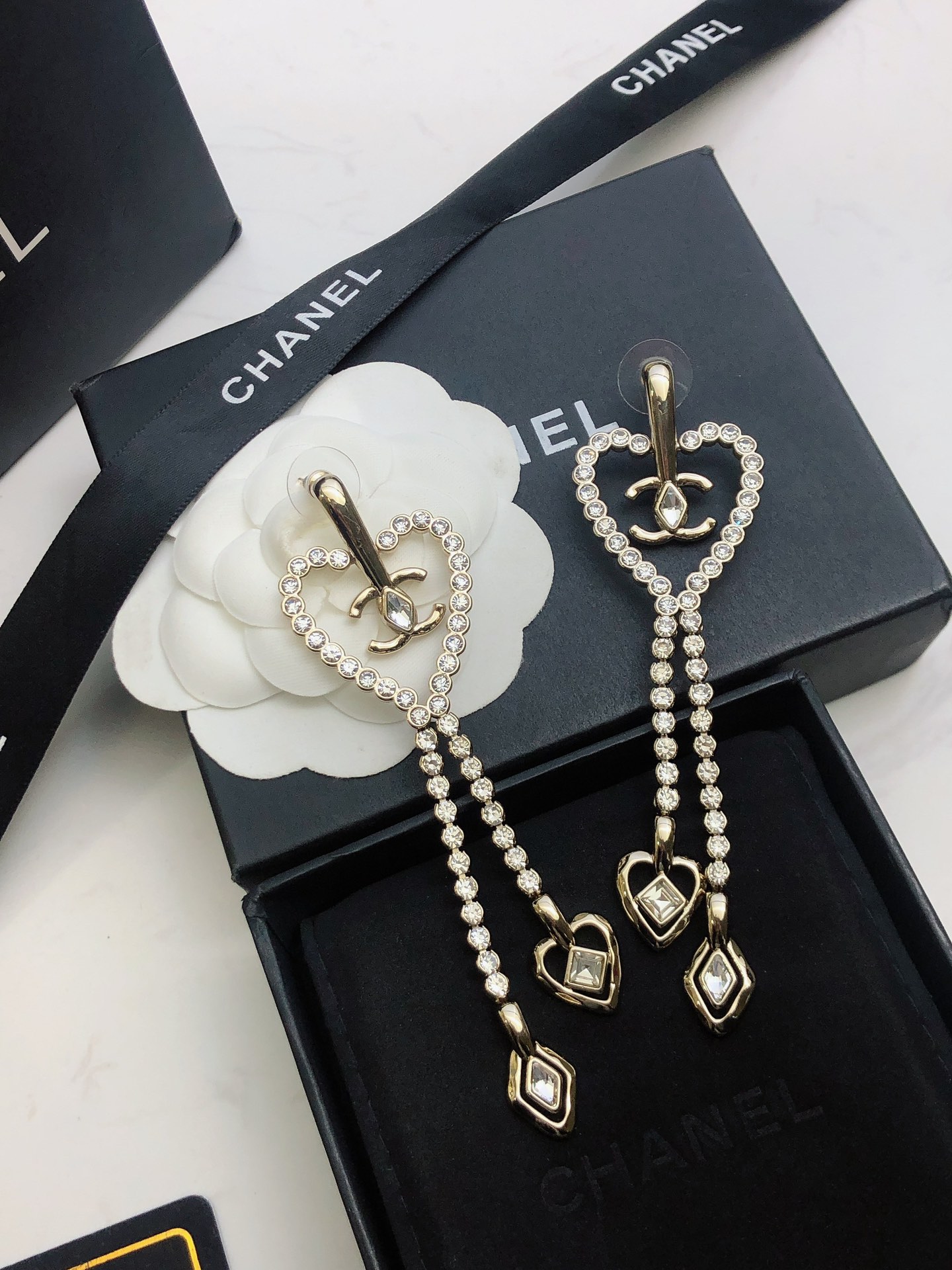 🛍🛍🛒香奈儿新款耳环  镂空爱心流苏💗双c设计 简约设计轮廓造型 突出光面镀金 Chanel最强助攻 单