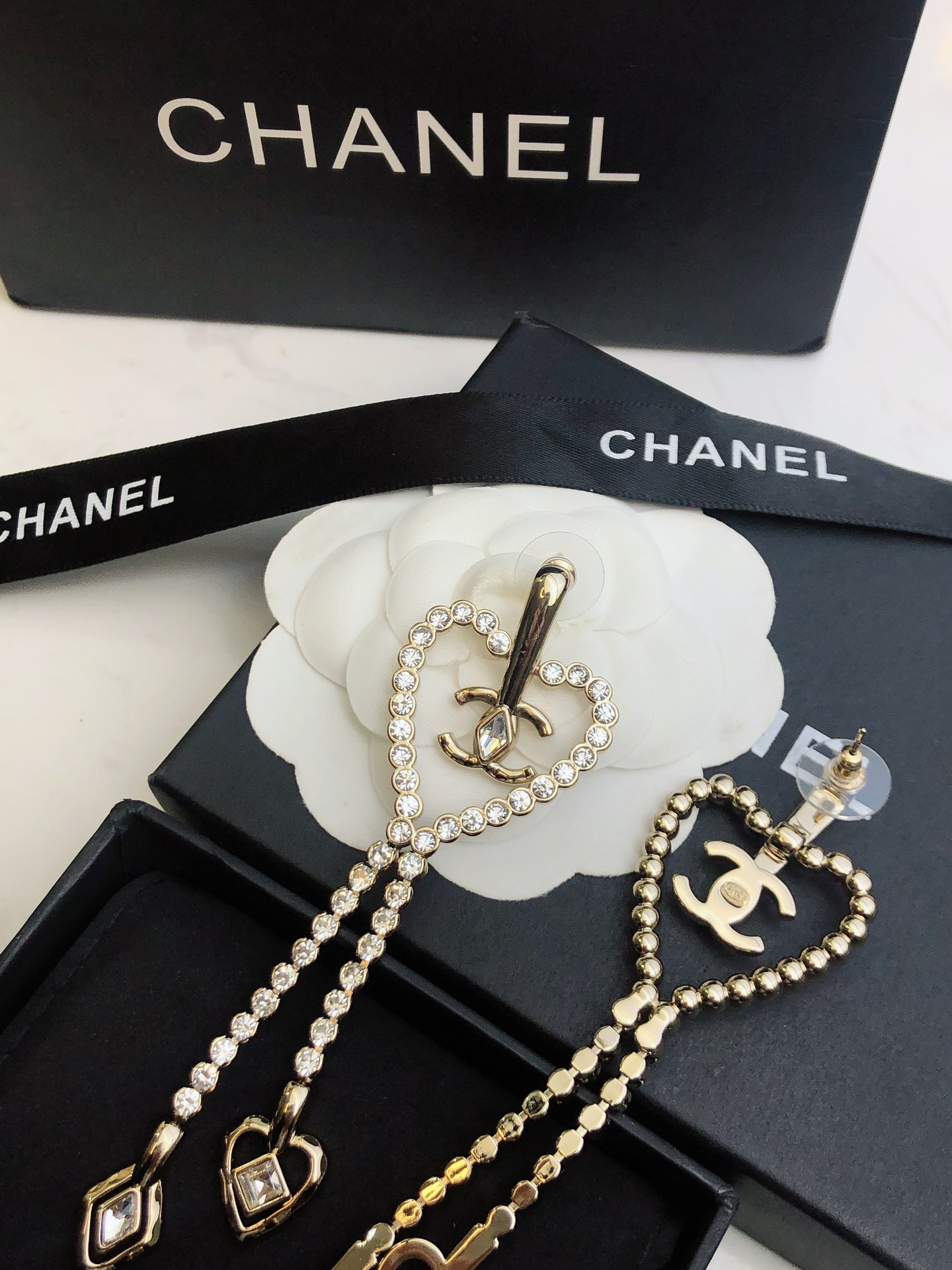 🛍🛍🛒香奈儿新款耳环  镂空爱心流苏💗双c设计 简约设计轮廓造型 突出光面镀金 Chanel最强助攻 单