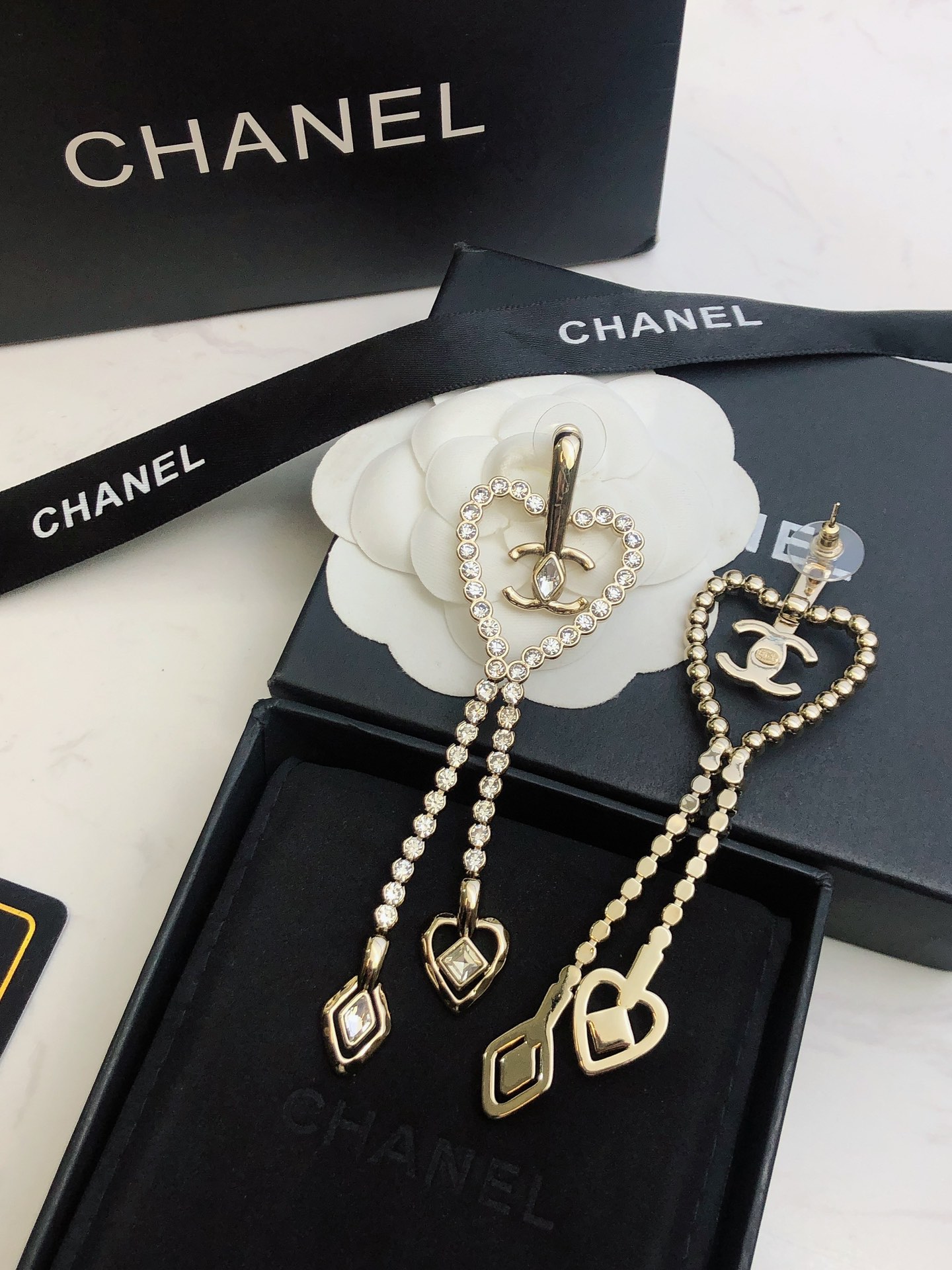 🛍🛍🛒香奈儿新款耳环  镂空爱心流苏💗双c设计 简约设计轮廓造型 突出光面镀金 Chanel最强助攻 单