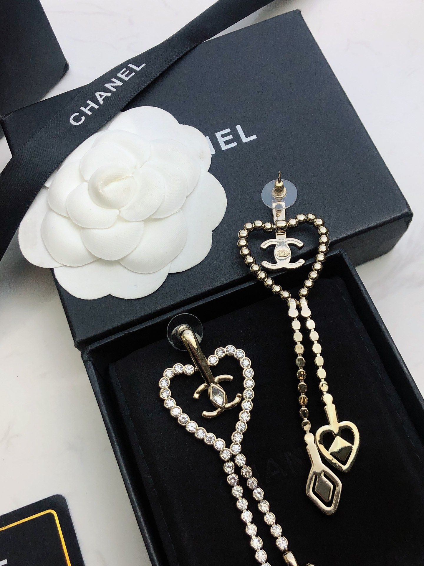 🛍🛍🛒香奈儿新款耳环  镂空爱心流苏💗双c设计 简约设计轮廓造型 突出光面镀金 Chanel最强助攻 单