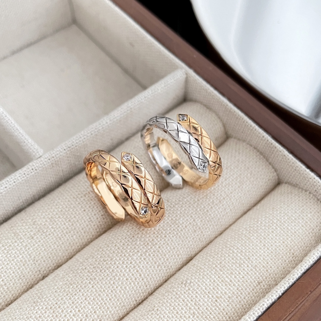 Jewelry Ring- Gold Platinum Rose White Fashion