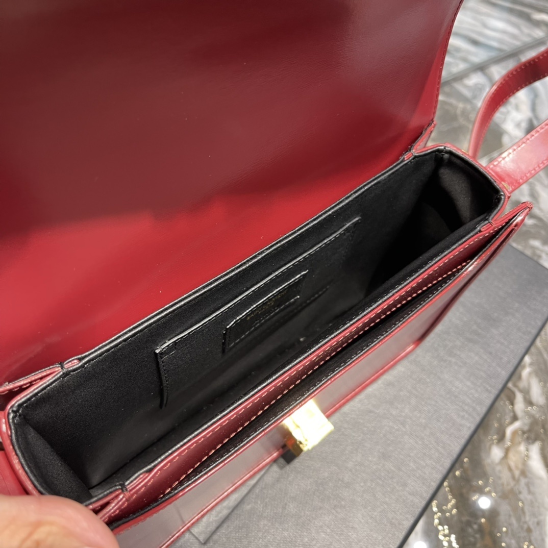 枣红色金扣_23cm必火爆款还没上市就攻陷了整个时尚圈怀旧左岸灵感来自巴黎左岸街名RueDeSolfer