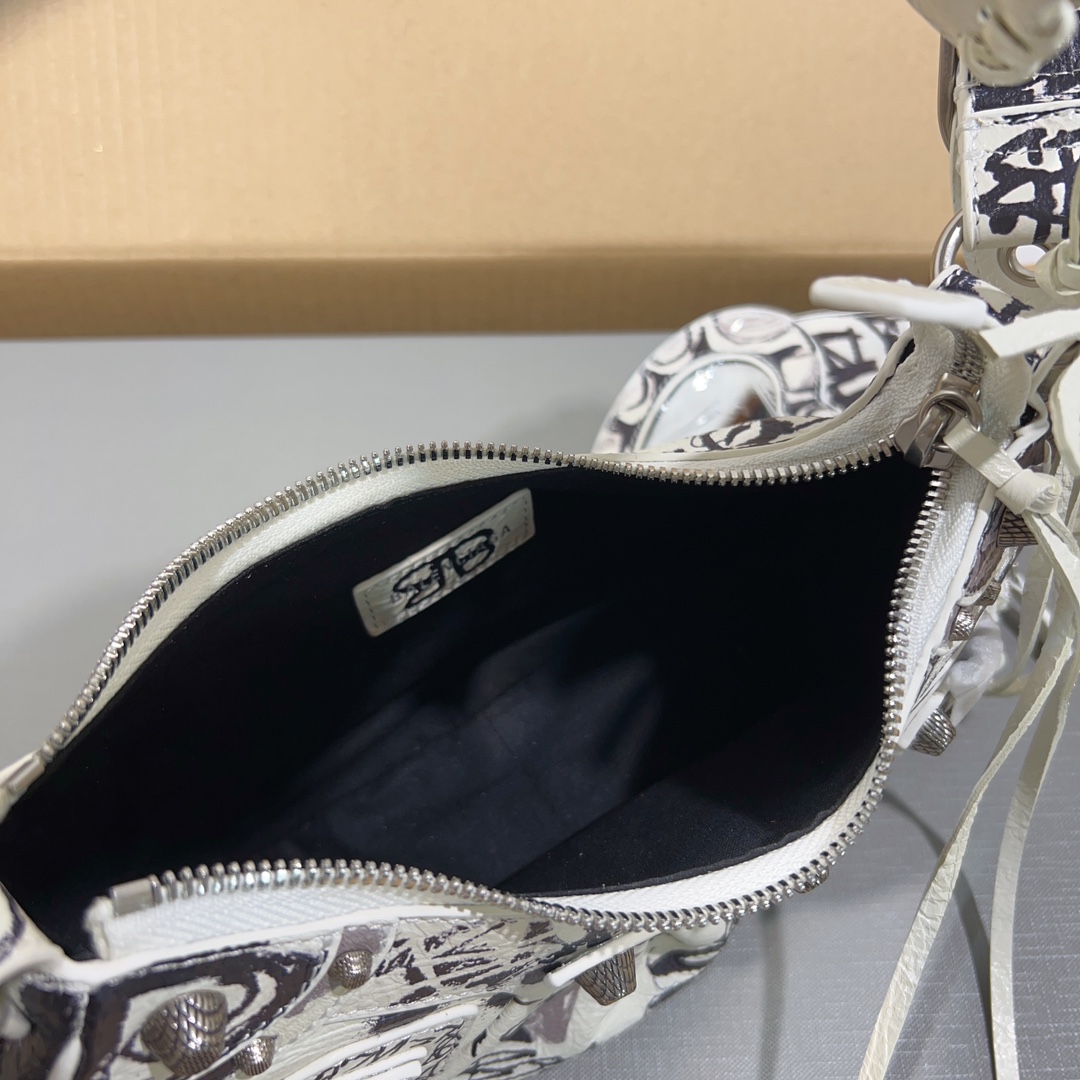 Balenciaga Luxury Designer Handbag Shoulder Bag in fine calfskin 8