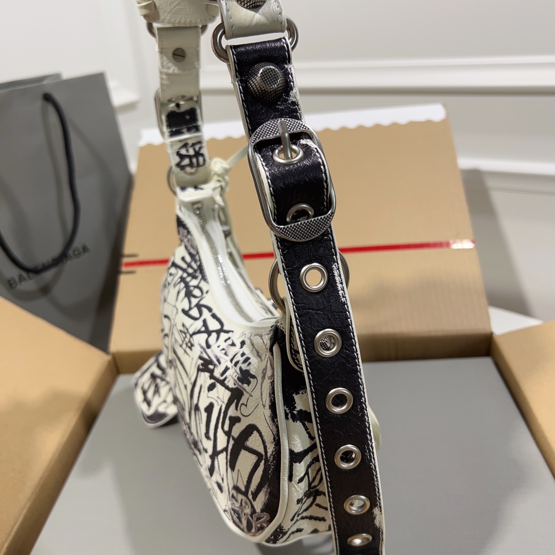 Balenciaga Luxury Designer Handbag Shoulder Bag in fine calfskin 4