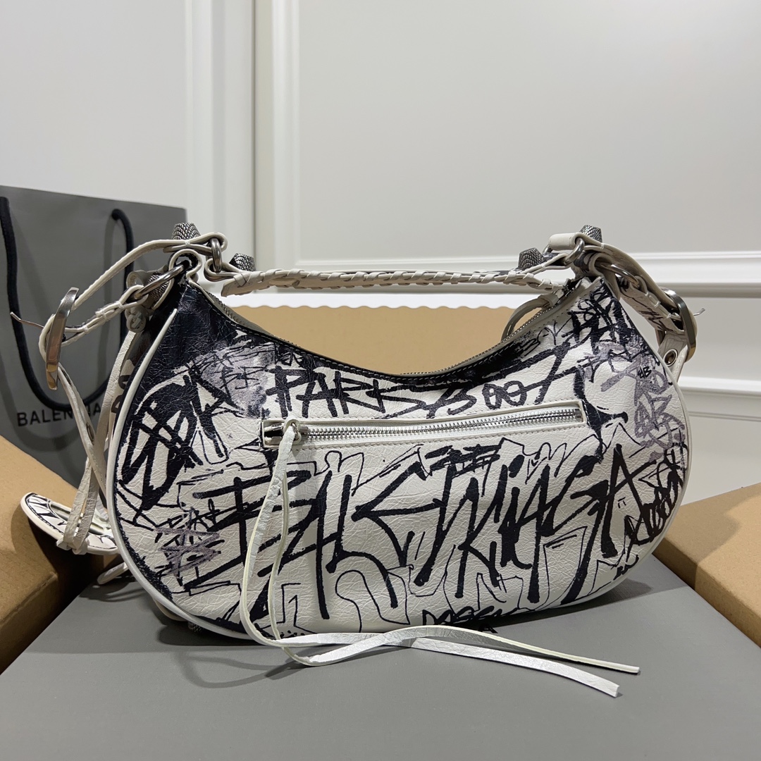 Balenciaga Le Cagole crescent bag 2