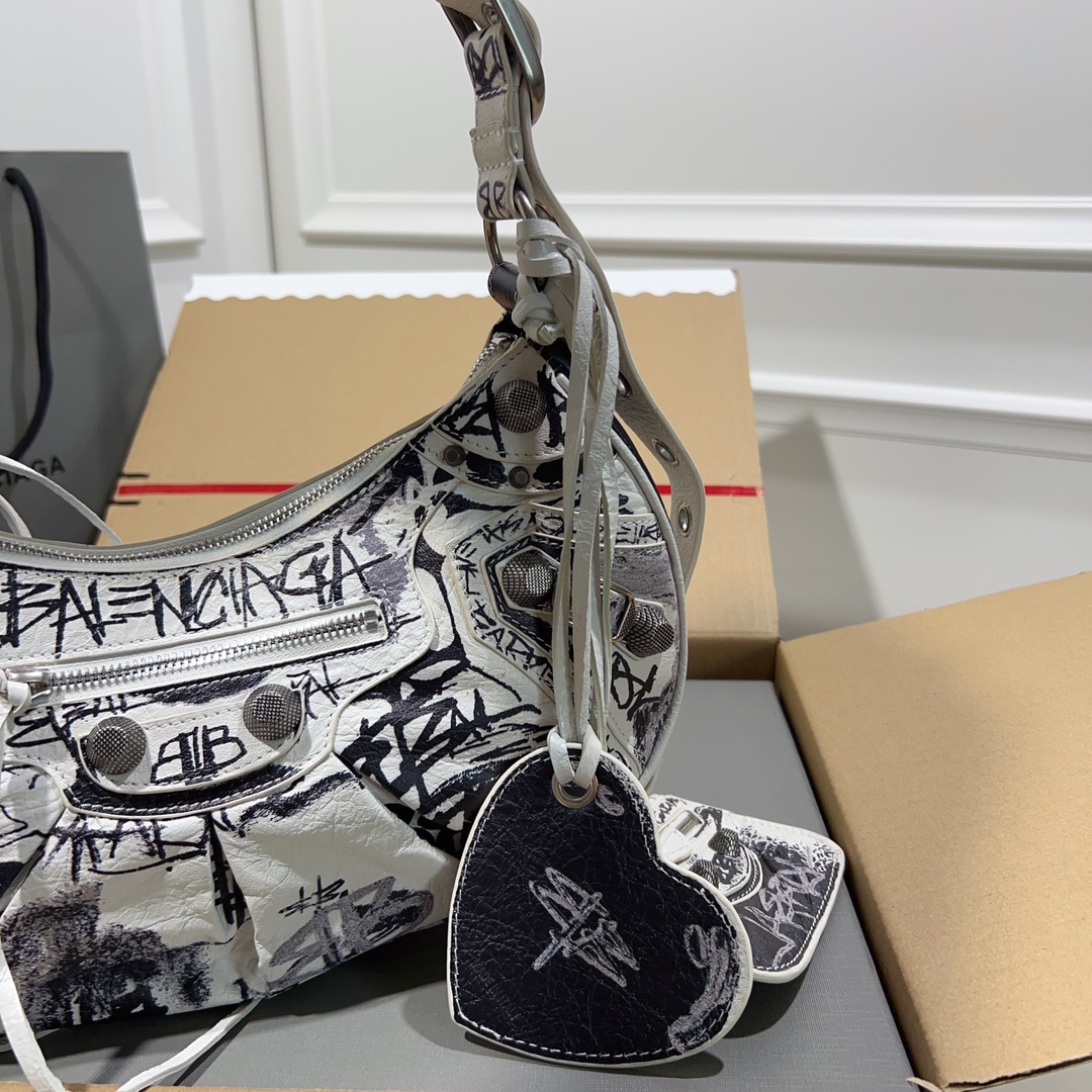 Balenciaga Le Cagole crescent bag 5