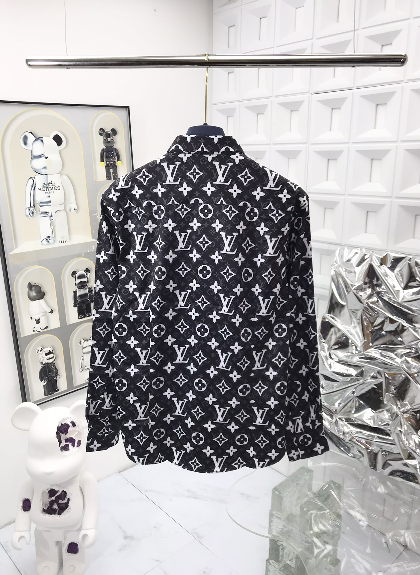 High-Quality LV Leisure Shirt with Classic Style and Unique Details - 图片 2