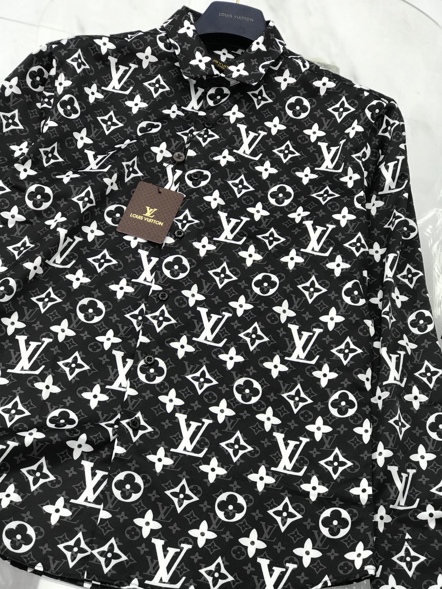 High-Quality LV Leisure Shirt with Classic Style and Unique Details - 图片 4